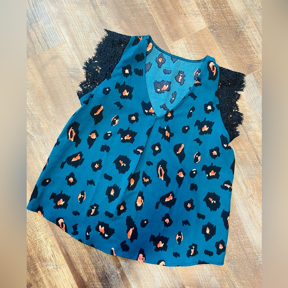 teal leopard top with lace sleeves